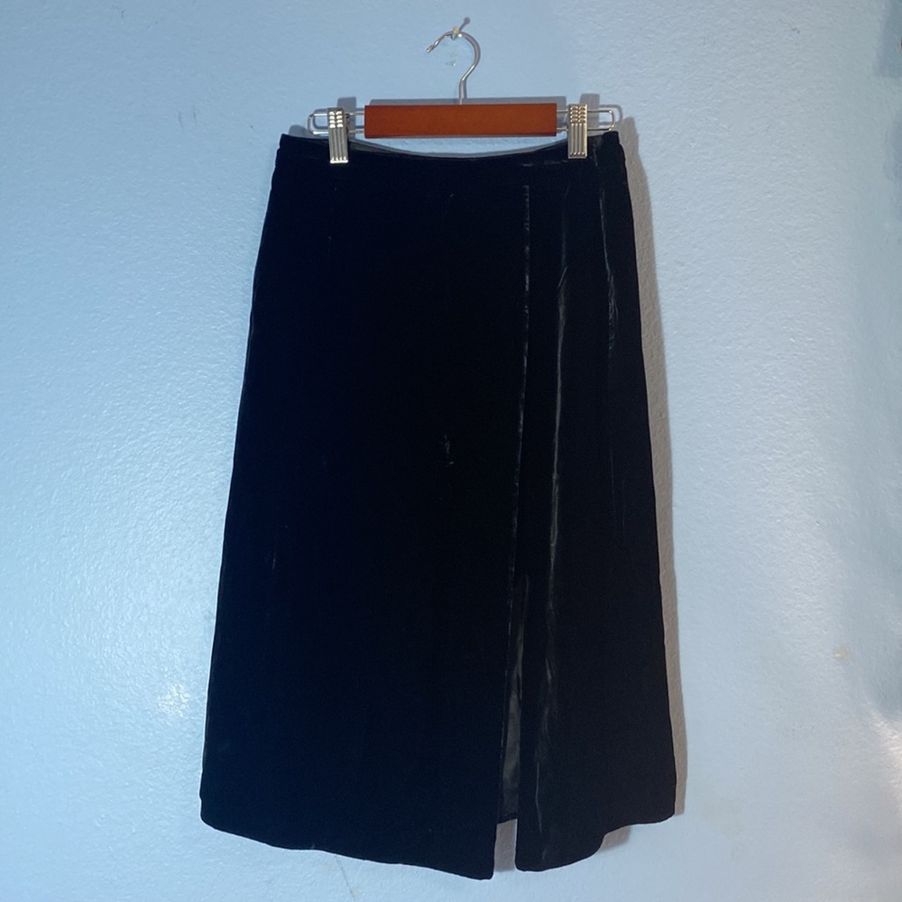GIORGIO ARMANI Black velvet skirt.